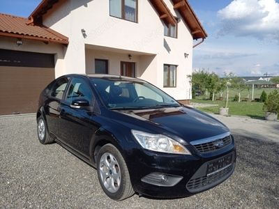 second-hand Ford Focus 1.6benzina,2009, clamatronic, hatchback