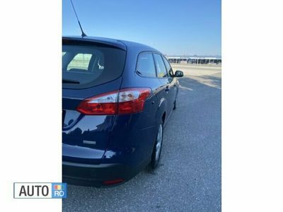 Second-hand Ford Focus 125 CP (91 kW) 2013 Albastru marin Break