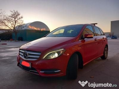 Roșu Utilizat 2013 Mercedes 220 Hatchback | 6.800 EUR