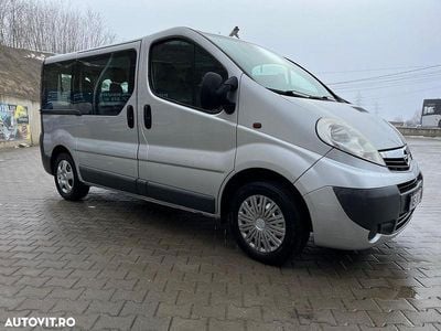 Second-hand Opel Vivaro 114 CP (83 kW) 2011 Culoareargint Monovolum