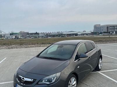 Second-hand Opel Astra 125 CP (91 kW) 2012 Culoaregri Hatchback