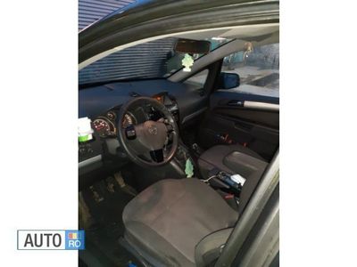 Gri Utilizat 2011 Opel Zafira Monovolum | 5.000 EUR