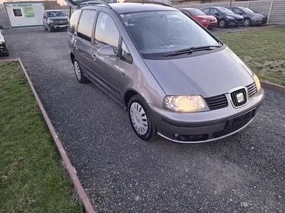 Second-hand VW Sharan United 140 CP (102 kW) 2010 Gri Monovolum