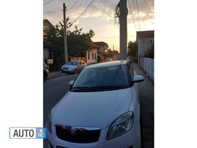 Alb Utilizat 2008 Skoda Fabia Hatchback | 3.500 EUR (Scump)