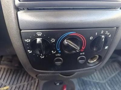 Albastru Utilizat 2000 Ford Fiesta Berlinǎ | 800 EUR