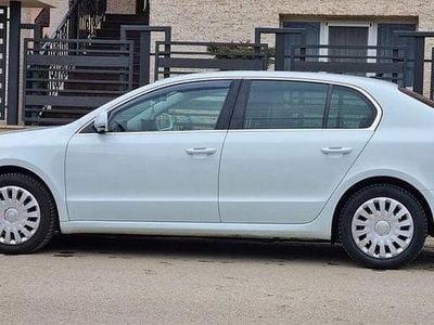 Alb Utilizat 2015 Skoda Superb Elegance Berlinǎ | 9.350 EUR (Preț bun)