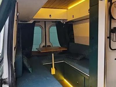 Second-hand VW Crafter 110 CP (80 kW) 2015 Alb Van