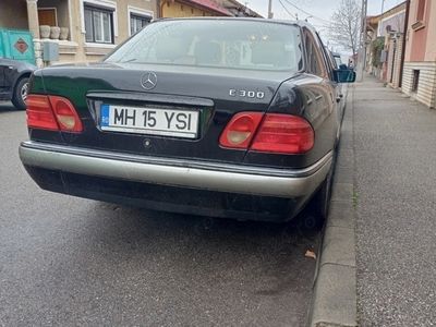 Mercedes E300