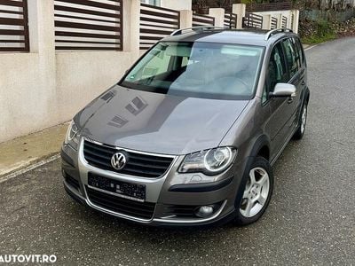 Culoarealte culori Utilizat 2009 VW Touran Cross Monovolum | 4.100 EUR