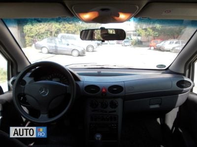 Argintiu Utilizat 2000 Mercedes A160 Hatchback | 1.750 EUR