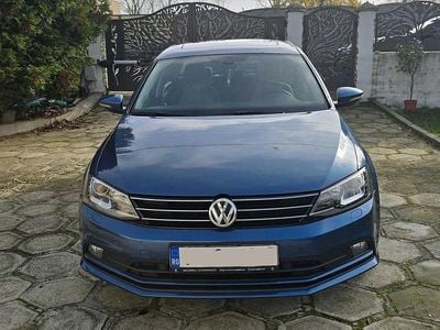 Second-hand VW Jetta Highline 150 CP (110 kW) 2015 Culoarealbastru Berlinǎ