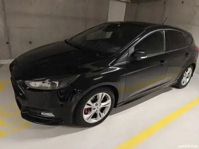 Negru Utilizat 2017 Ford Focus ST Hatchback | 16.499 EUR (Puțin scump)