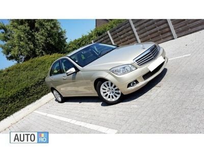 Auriu Utilizat 2009 Mercedes C200 Berlinǎ | 9.900 EUR
