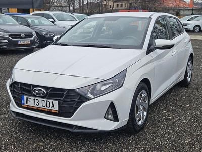 Second-hand Hyundai i20 Classic 84 CP (61 kW) 2020 Culoarealb Hatchback