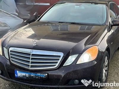 Negru Utilizat 2010 Mercedes E200 Berlinǎ | 5.800 EUR