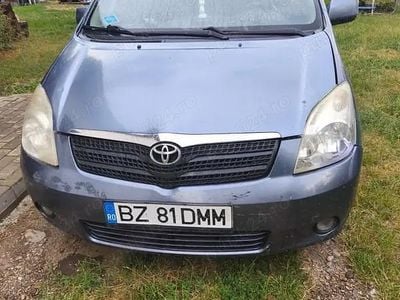 Second-hand Toyota Corolla Verso 110 CP (80 kW) 2002 Gri Monovolum
