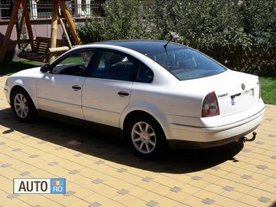 Second-hand VW Passat 131 CP (96 kW) 2005 Alb Berlinǎ
