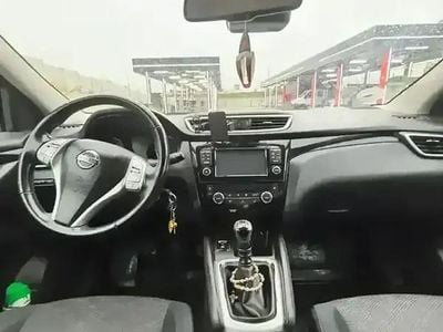 Rosu Utilizat 2015 Nissan Qashqai SUV | 11.000 EUR (Preț OK)