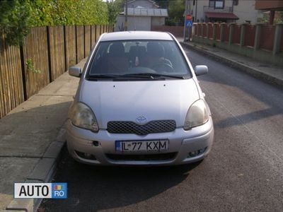 Gri Utilizat 2005 Toyota Yaris Berlinǎ | 1.500 EUR
