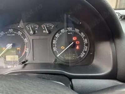 Gri Utilizat 2004 Skoda Octavia Elegance Hatchback | 3.500 EUR (Scump)