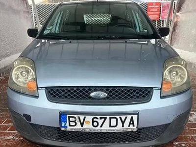 Second-hand Ford Fiesta 75 CP (55 kW) 2007 Albastru Hatchback