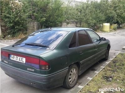 Verde Utilizat 1993 Renault Safrane Hatchback | 550 EUR
