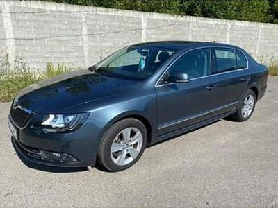 Gri Second-hand 2015 Skoda Superb Berlinǎ | 10.900 EUR