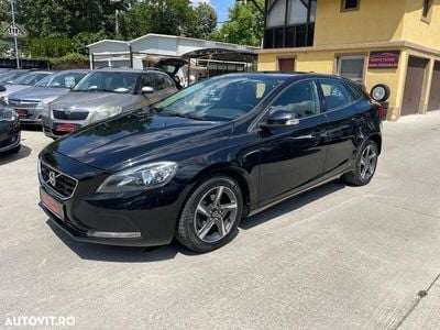 Second-hand Volvo V40 115 CP (84 kW) 2013 Negru Break