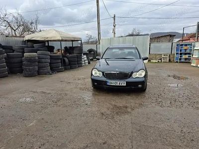 Second-hand Mercedes C220 142 CP (104 kW) 2002 Berlinǎ