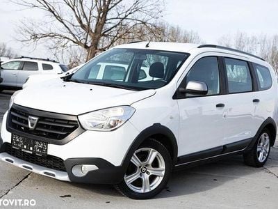 Second-hand Dacia Lodgy Celebration 109 CP (80 kW) 2016 Culoarealb Monovolum