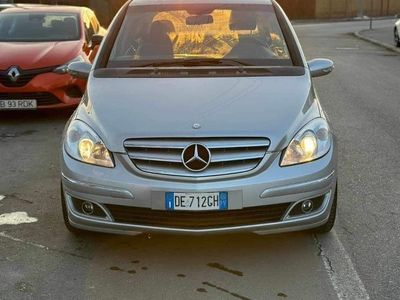 Mercedes B200