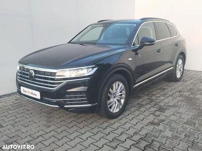 Second-hand VW Touareg 286 CP (210 kW) 2022 Culoarenegru SUV