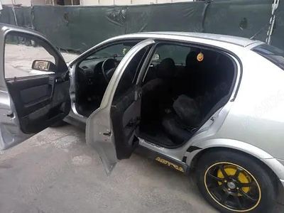 Second-hand 2008 Opel Astra Hatchback | 2.350 EUR (Preț OK)