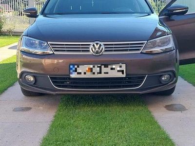 Second-hand VW Jetta Comfortline 105 CP (77 kW) 2012 Culoaremaro Berlinǎ