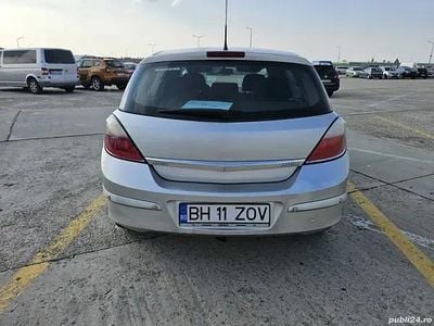 Gri Utilizat 2004 Opel Astra Hatchback | 1.500 EUR (Preț OK)