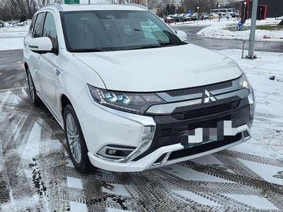 Second-hand Mitsubishi Outlander P-HEV Instyle 135 CP (99 kW) 2020 Culoarealb SUV