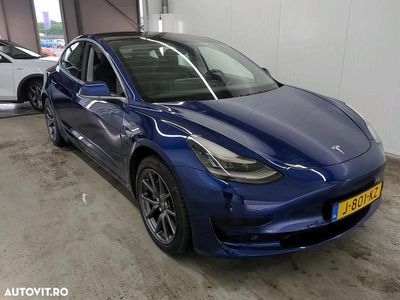 Second-hand Tesla Model 3 Standard Range Plus 239 kW (325 CP) 2020 Culoarealbastru Berlinǎ