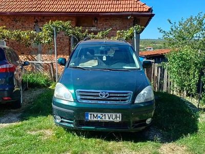 Verde Utilizat 2002 Toyota Avensis Verso Monovolum | 1.250 EUR