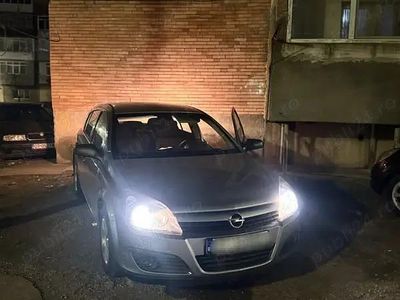 Second-hand Opel Astra 116 CP (85 kW) 2004 Hatchback