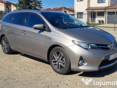 second-hand Toyota Auris Hybrid 