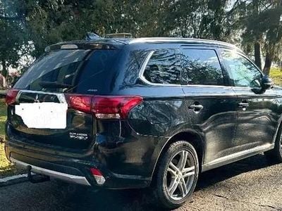 Negru Utilizat 2017 Mitsubishi Outlander P-HEV SUV | 2.000 EUR