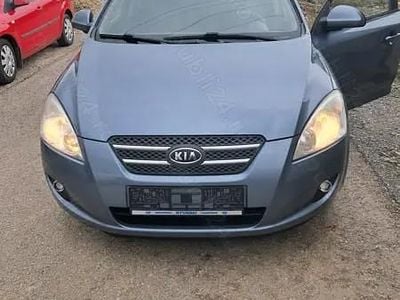 Second-hand Kia Ceed 90 CP (66 kW) 2009 Albastru Hatchback