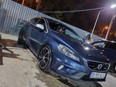 Second-hand Volvo V40 R-Design 191 CP (140 kW) 2015 Albastru Hatchback