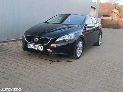 Second-hand Volvo V40 Momentum 115 CP (84 kW) 2014 Culoarenegru Hatchback