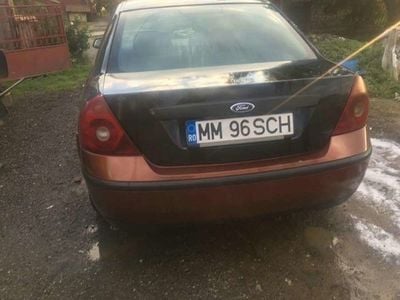 Negru Utilizat 2000 Ford Mondeo Berlinǎ | 1.200 EUR