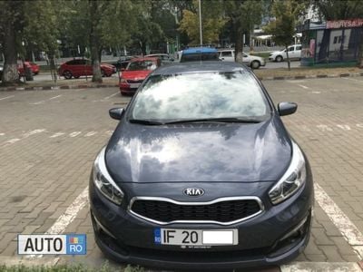 Second-hand Kia Ceed 74 CP (54 kW) 2015 Albastru Hatchback