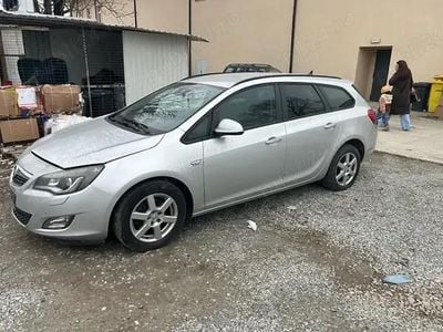 Second-hand Opel Astra 165 CP (121 kW) 2011 Gri Break
