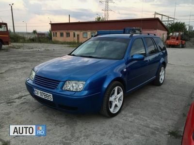 Second-hand VW Bora 116 CP (85 kW) 2001 Albastru marin Berlinǎ
