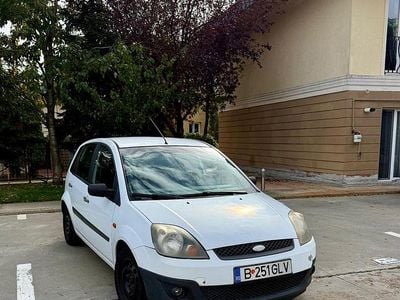 Second-hand Ford Fiesta 68 CP (50 kW) 2008 Culoarealb Hatchback