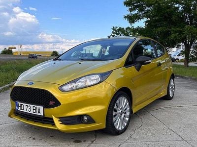 Second-hand Ford Fiesta Ambiente 75 CP (55 kW) 2015 Culoaregalbeuriu Hatchback